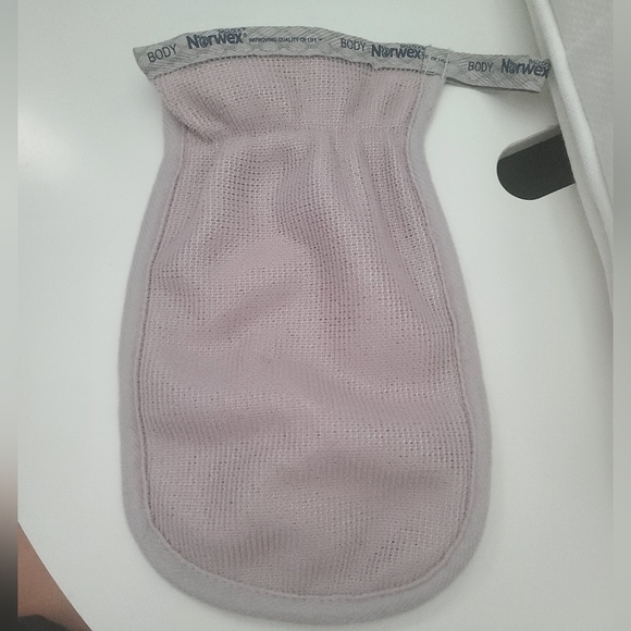 Norwex Body Scrub Mitt - Graphite - Brand New-No tags - Picture 2 of 4